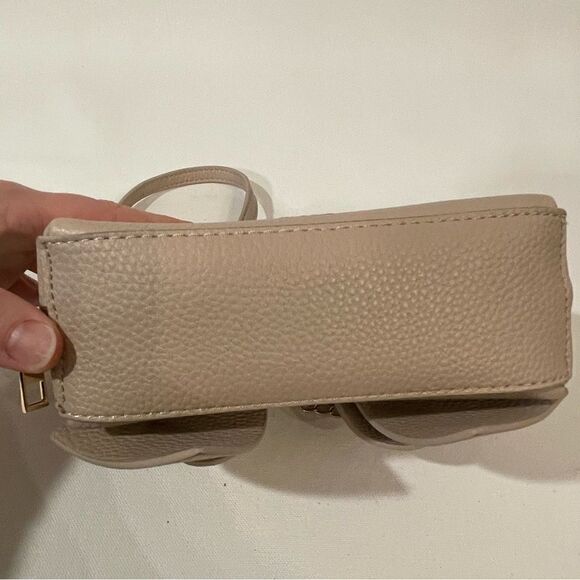 Crossi bow bag in blush Taupe with gold hardware - Picture 6 of 9